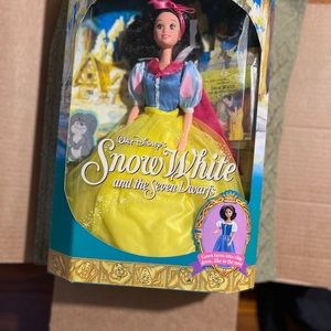 Walt Disney Snow White Barbie ..unopened and perfect condition